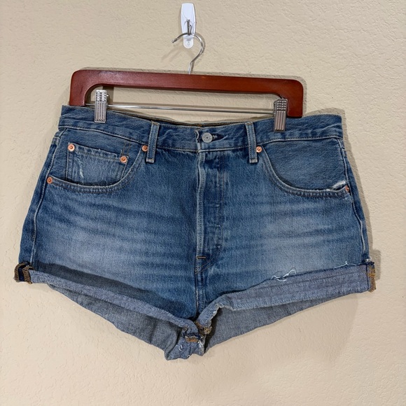 Levi's Pants - Levi's 501 Button Fly Distressed Cuffed Raw Hem Medium Wash Shorts Women's Sz 31